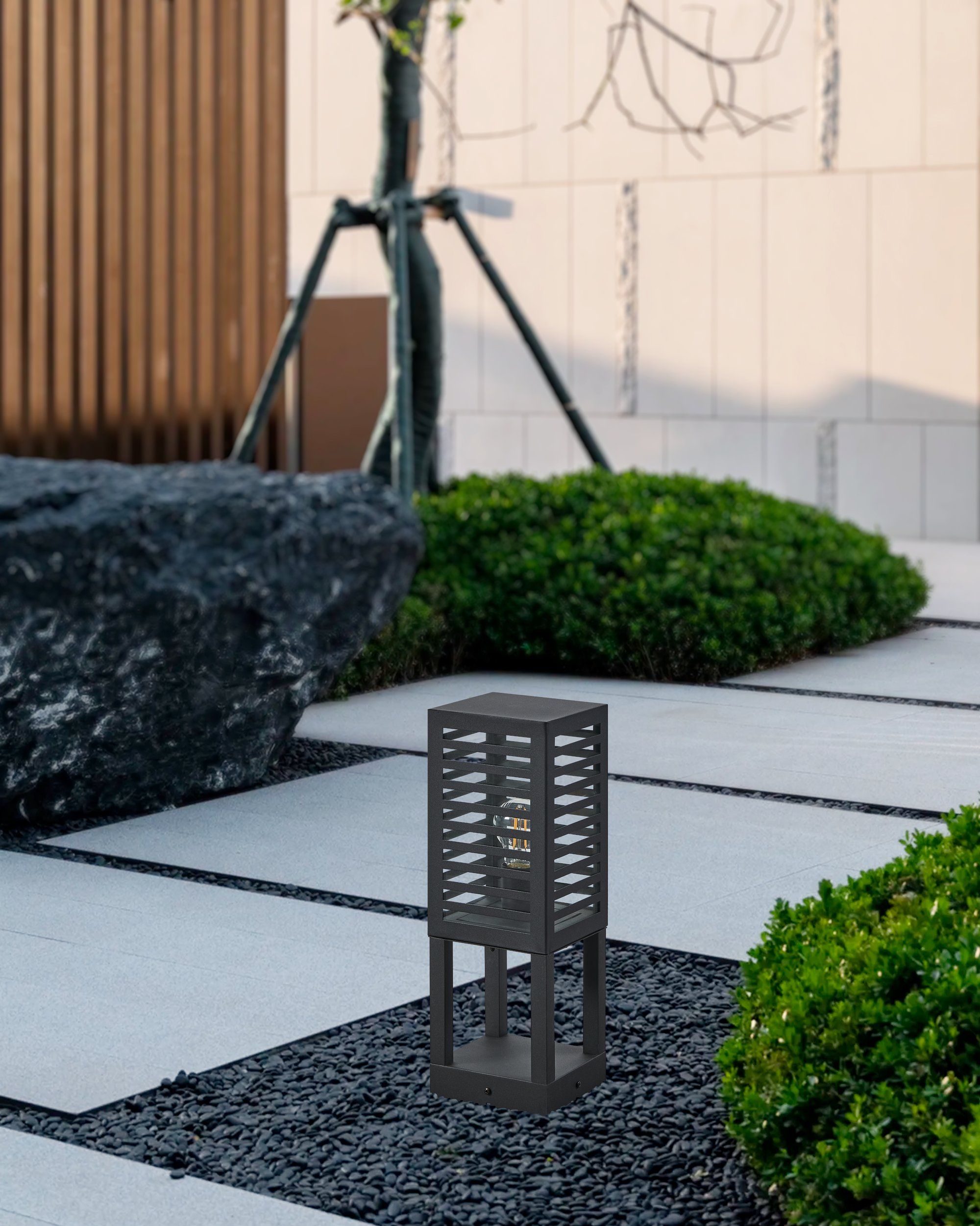 ALAMONTE 3 - Paletti basso - E27 1X60W - Struttura in alluminio, acciaio   / finitura nero; IP44;
L150 x 150 H450