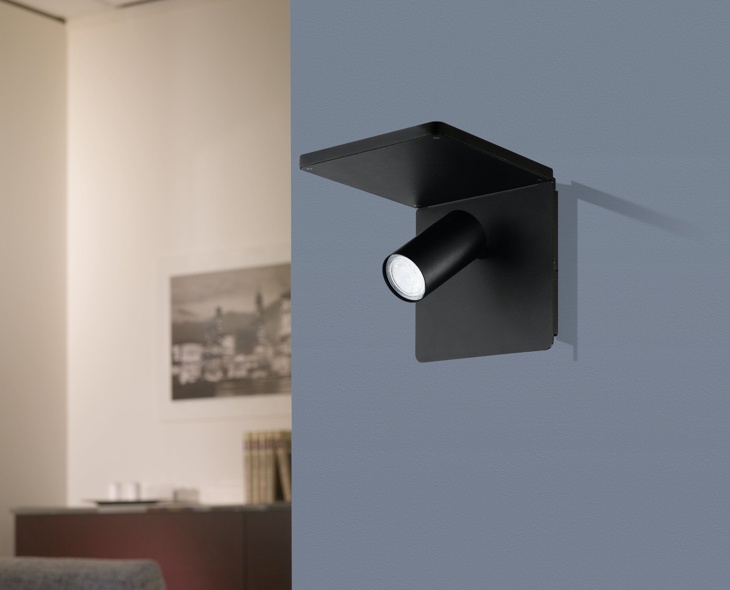 CIGLIE - Applique - GU10-LED 1X4,5W inclusa - Struttura in alluminio, acciaio   / finitura nero; Base caricabatterie wireless;
L180 x 210 H180